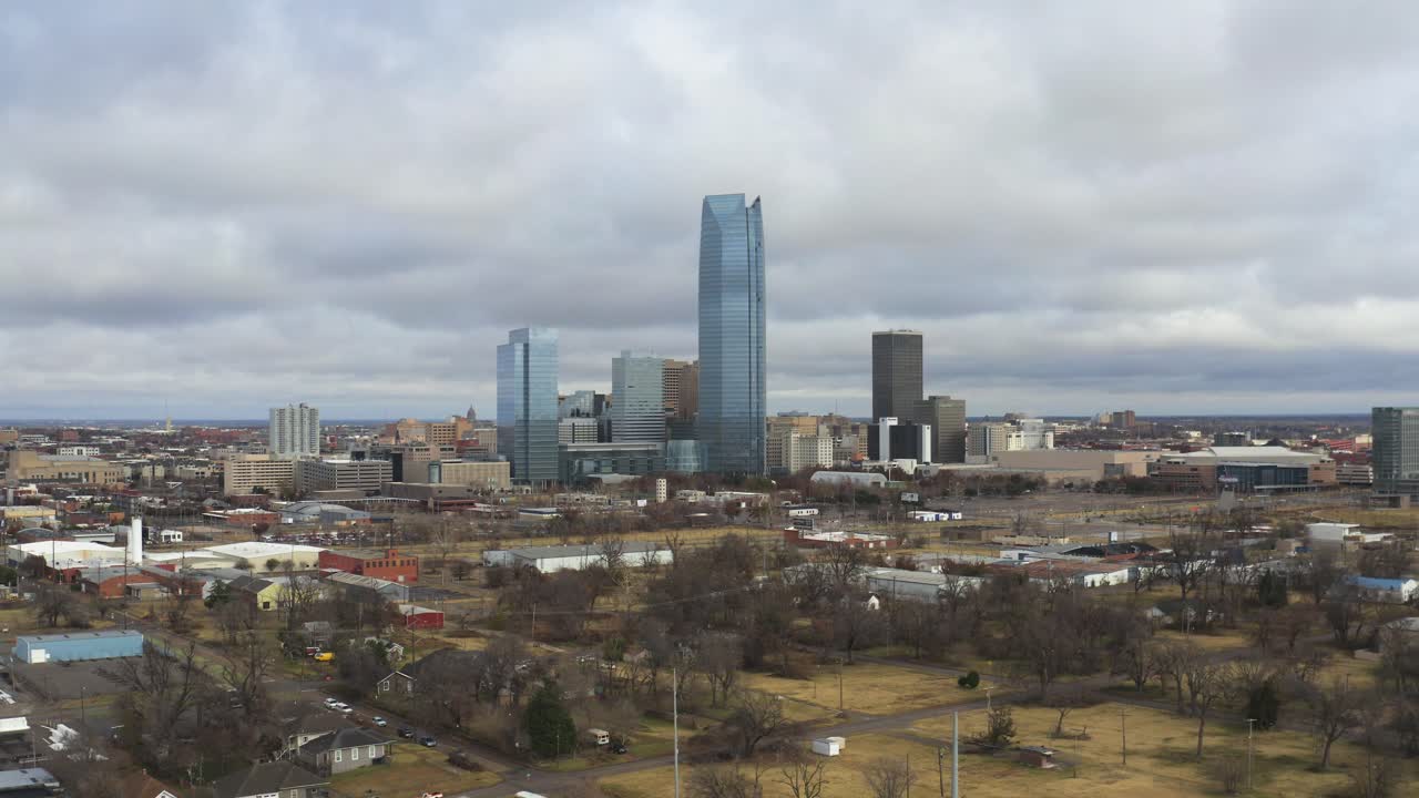 Skyline di Oklahoma City, panoramica aerea urbana con nuvole