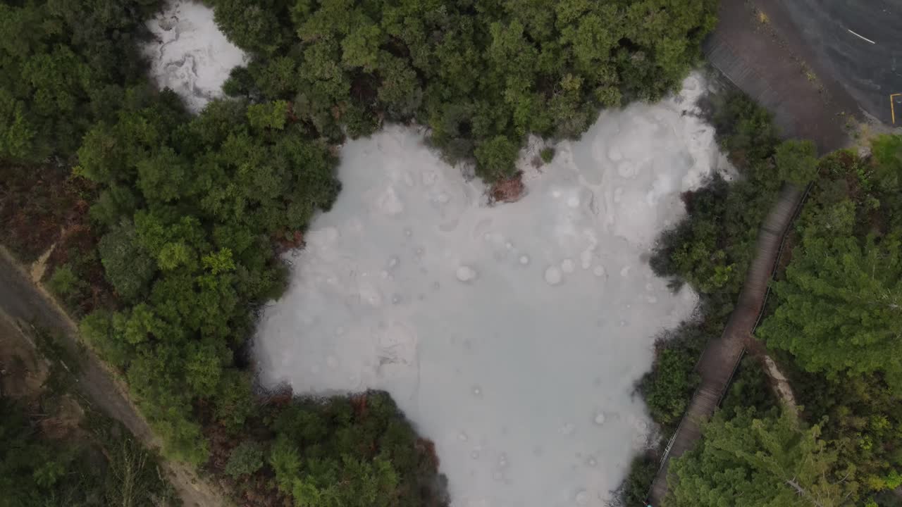 와푸이오타 진 ⁇  수영장 - 공중 비행