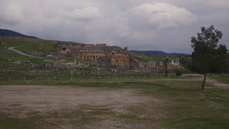 fotografía amplia del antiguo teatro de hierápolis