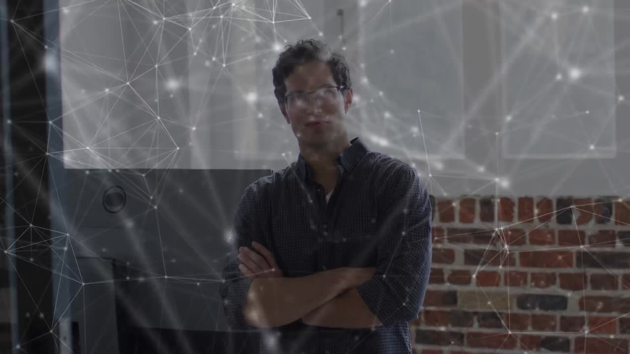 animación de la red de conexiones sobre el hombre en la oficina