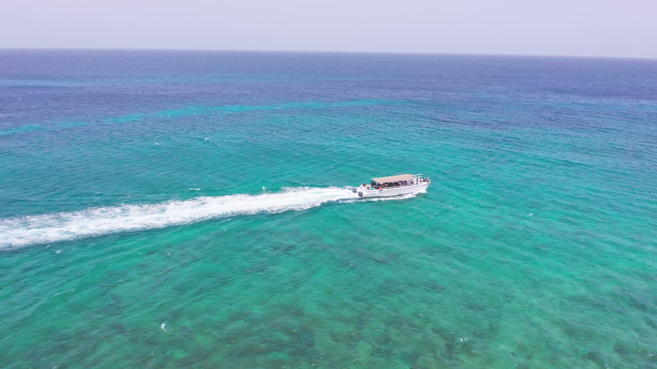 페리 크루징 플라야 라 엔세나다 섬, 도미니카 공화국