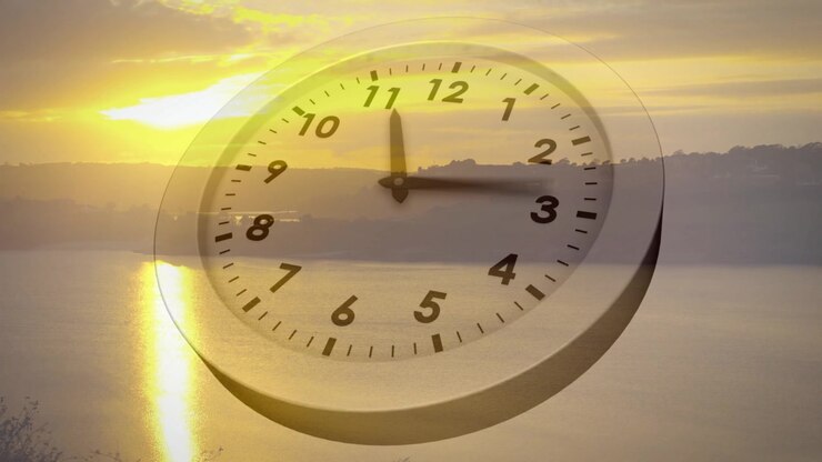 Time-lapse di orologio sovrapposto a paesaggio lacustre al tramonto