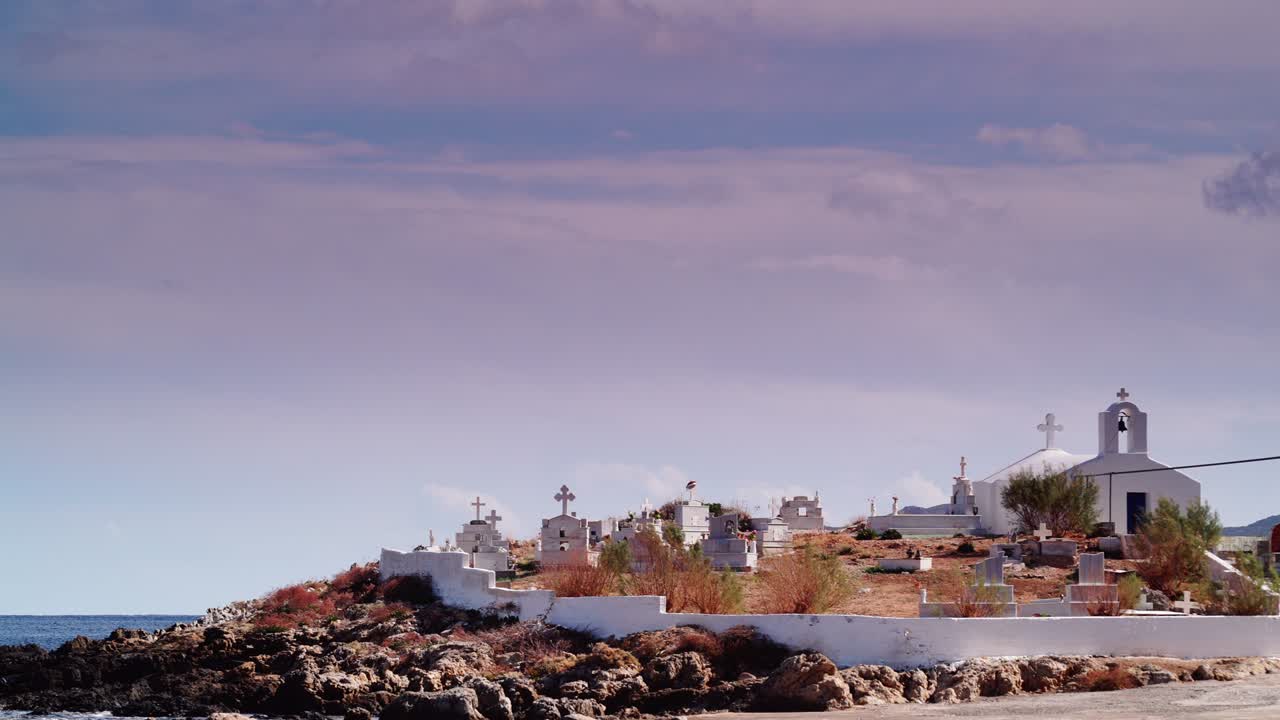 아기오스 포카스 라코니아의 예배당과 묘지