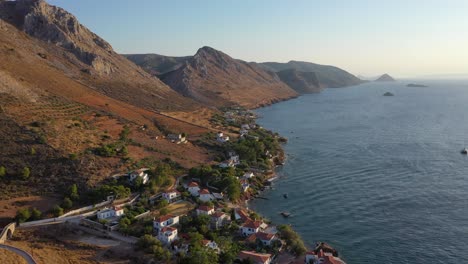 la playa de vlychos está situada en el pequeño complejo del mismo nombre.