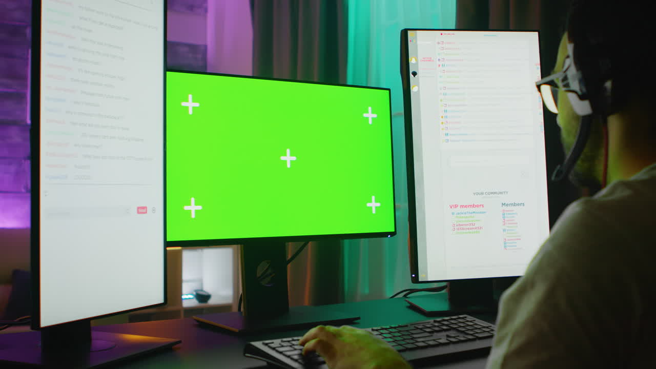 joven concentrado jugando juegos