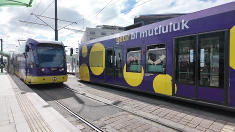 getr tram in a city station