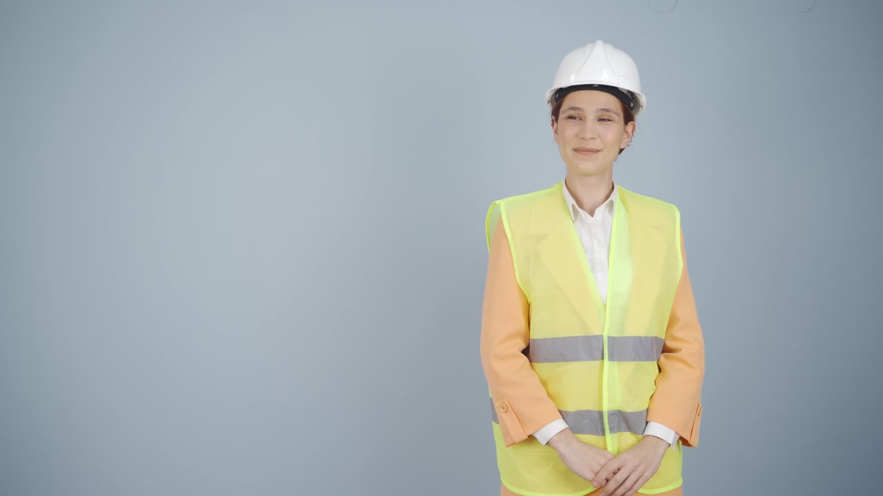 엔지니어가 프로젝트를 제시합니다.