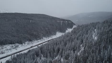 Luftaufnahmen-Eines-Schrecklichen-Staus-Auf-Der-I-70-In-Colorado