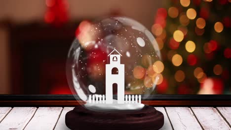 animación de globo de nieve con torre de iglesia en superficie de madera sobre luces de hadas parpadeantes