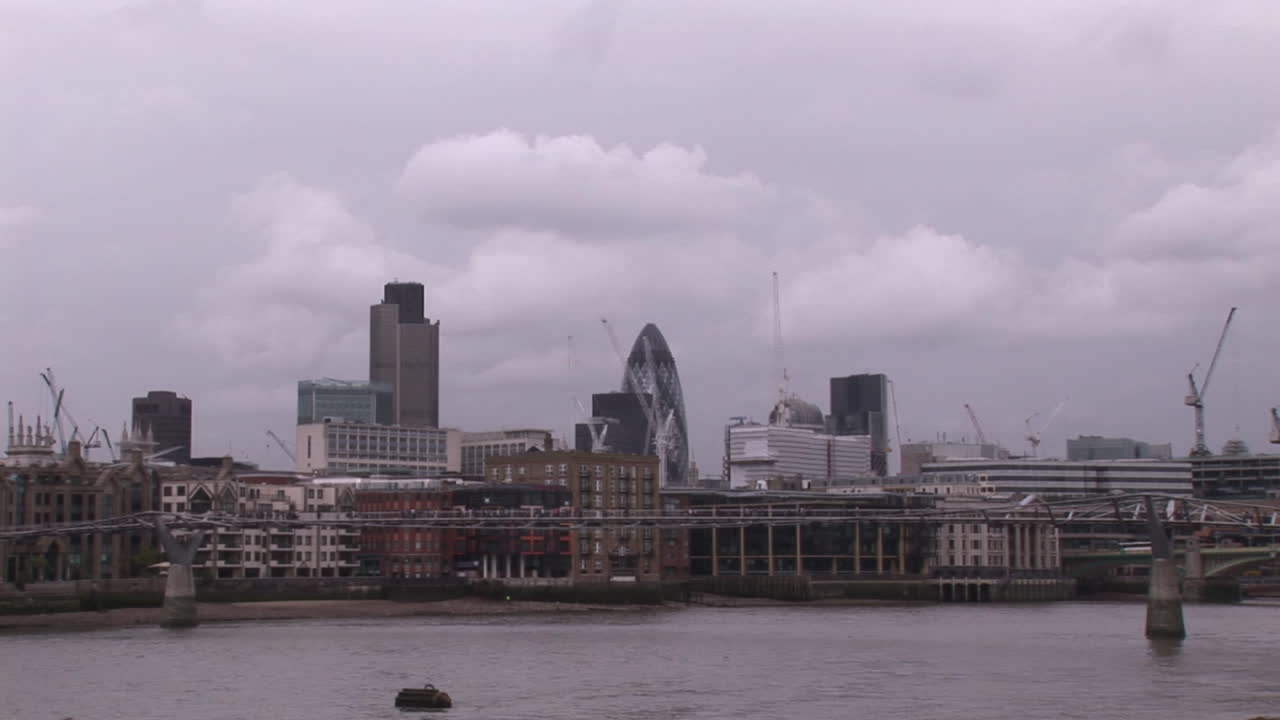 런던 의 흐릿 한 날