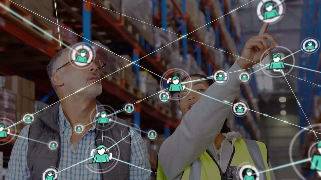 animación de íconos de perfiles sobre diversas trabajadoras y supervisores masculinos discutiendo en el almacén.