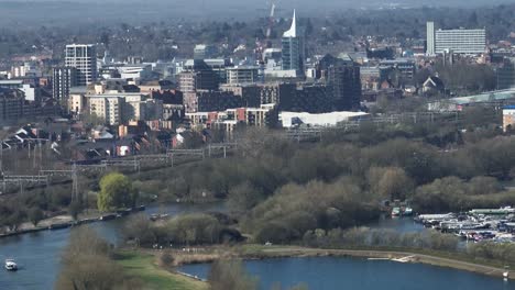 Lesen-Stadt-Marina-Gleis-Stadtbild-Luftlandschaft