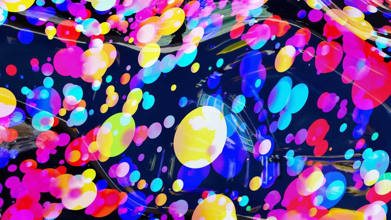 빛나는 반이는 표면의 추상적인 루프 된 배경은 무지개 색의 원과 함께 파란 투명한 액체처럼 4k의 색 gradient와 함께 아름다운 창조적 인 배경입니다.