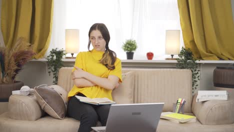 una estudiante deprimida.