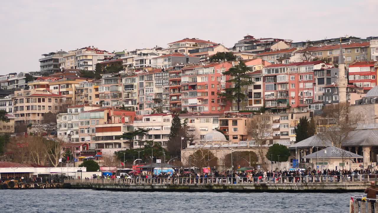 건물과 사람들과 함께 이스탄불 도시 풍경