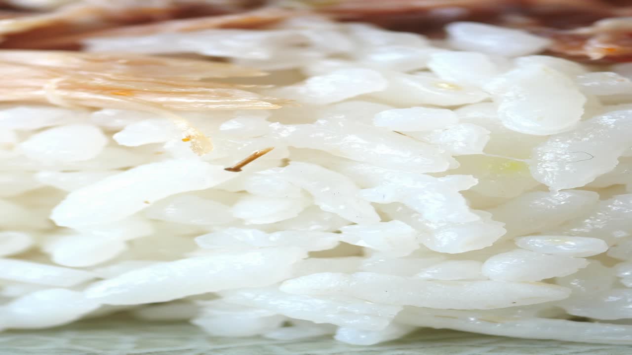 primer plano de arroz blanco