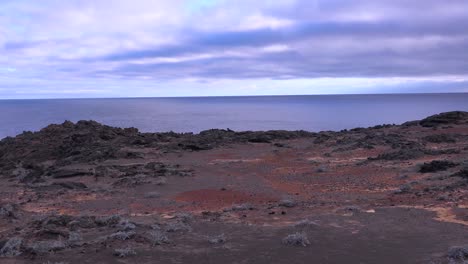 Die-Kargen-Vulkanischen-Landschaften-Der-Galapagos-inseln-Ecuador