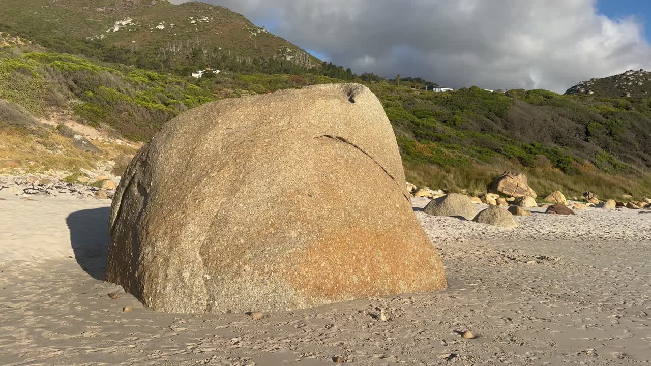 Suuri kivenmurikka rannalla Llandudnossa lähellä Kapkaupunkia, Etelä-Afrikassa