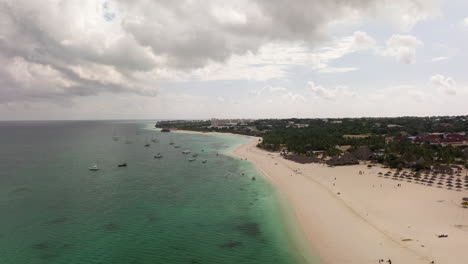 Panorama-Des-Wunderschönen-Strandes-Von-Sansibar,-Sommerkonzept,-Unbeschwerter-Urlaub,-Afrika,-Tansania