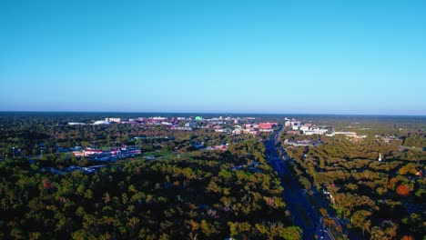 fotografía aérea de la ciudad de gainesville con el cielo azul en el fondo, florida, ee.uu.