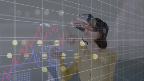 animación del procesamiento de datos financieros sobre una mujer que lleva auriculares vr