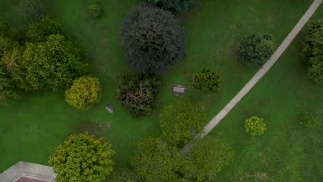 Aerial-drone-shot-panning-across-Goodale-Park-in-Columbus,-Ohio-revealing-the-lush-green-trees,-gazebo-and-walking-paths-of-the-park