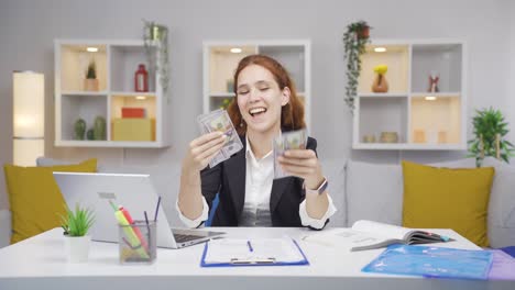 Home-office-worker-woman-counting-money-funny-and-funny.