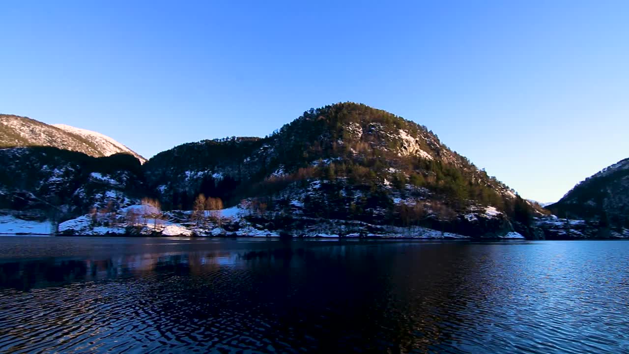 노르웨이 베르겐 주변 피요르드에서 보트 타기