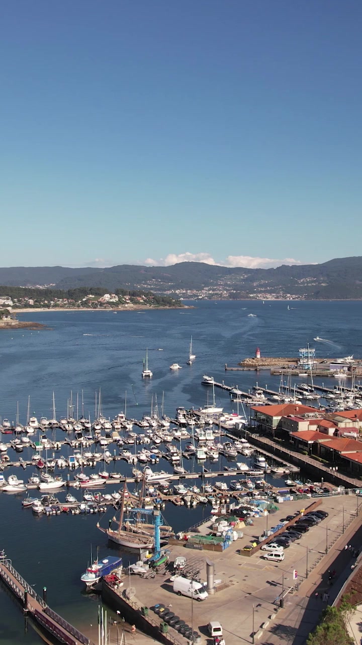Vista aerea della splendida città costiera di Sanxenxo in Galizia, Spagna.