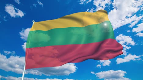 bandera de lituania con estructura de tela contra un cielo nublado (en bucle)