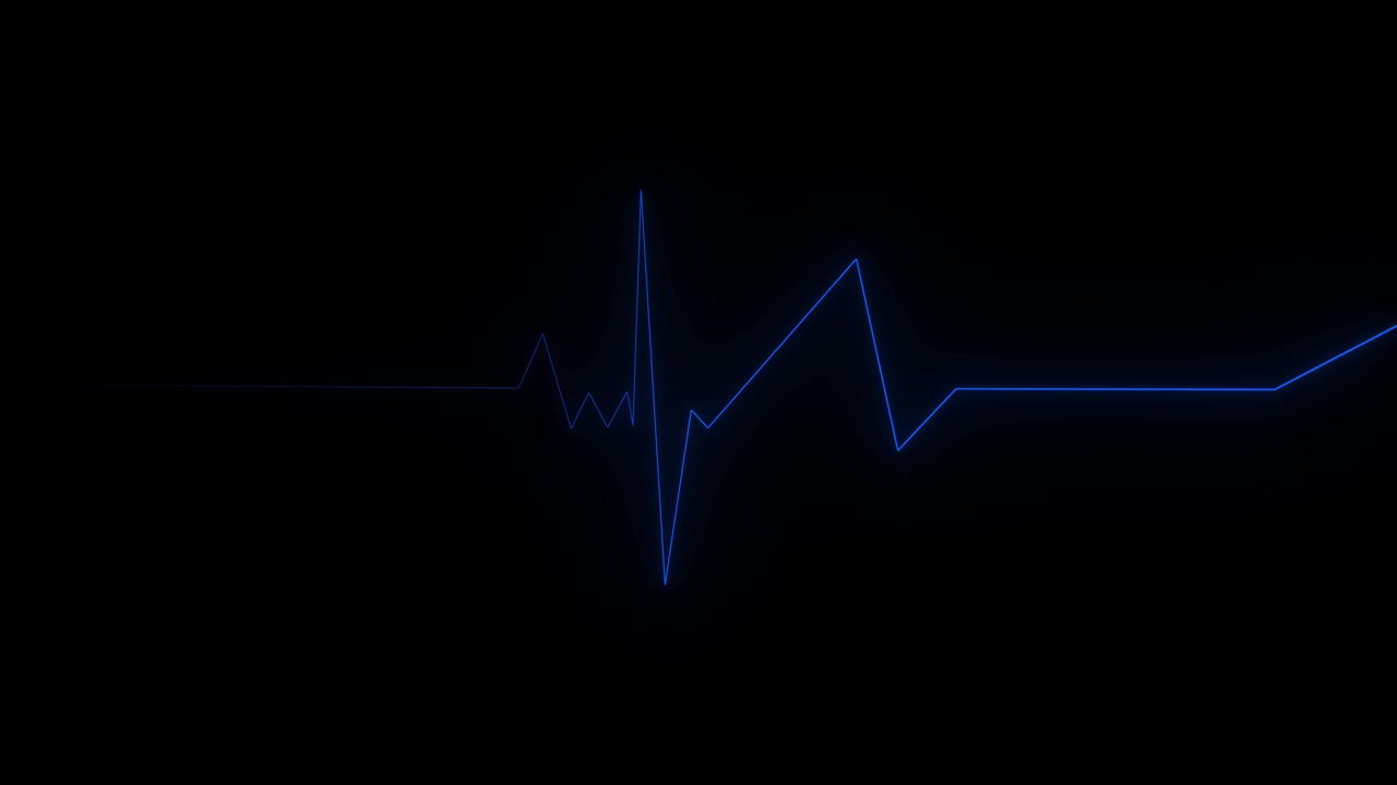 Uma linha azul neon de batimento cardíaco ou ECG pulsa na tela sobre um plano de fundo preto. Para conceitos médicos, de saúde ou tecnologia