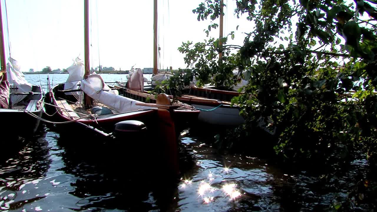 Navigazione con imbarcazioni classiche su acque interne, Frisia, Paesi Bassi.