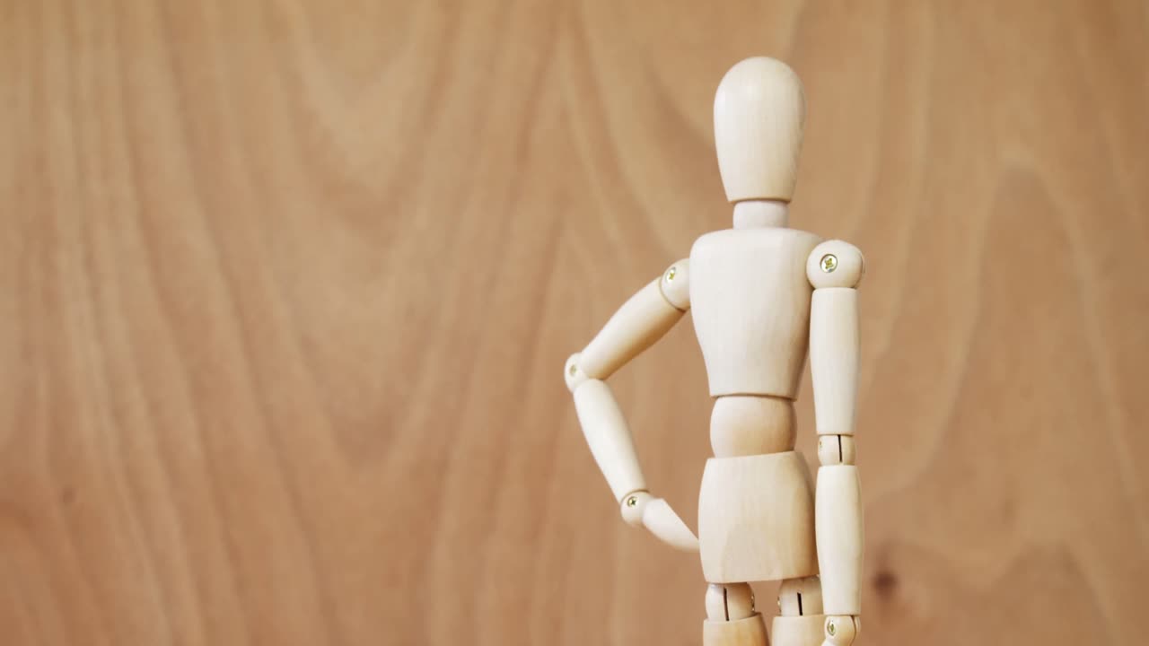 허 ⁇ 지 에 손 을  ⁇ 고 서 있는 동상