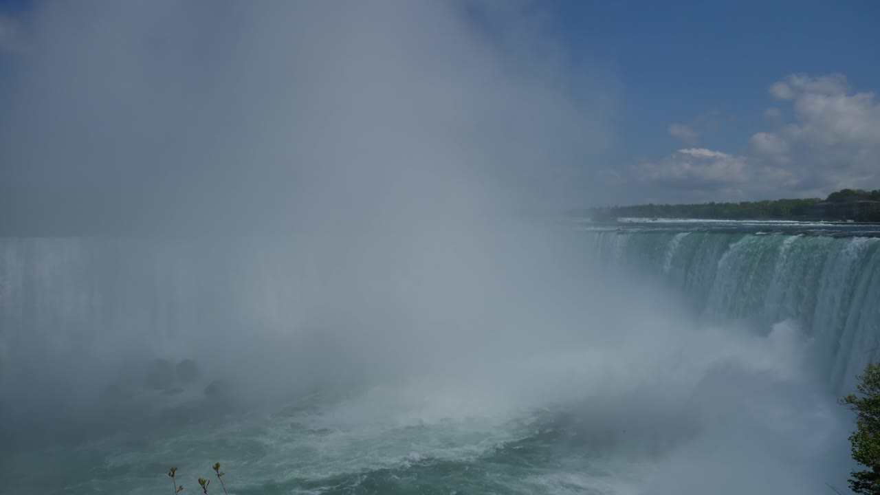 나이아가라 폭포 위의 안개 - 캐나다