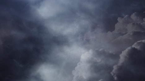 Vista-Del-Cielo-Oscuro-Y-La-Tormenta