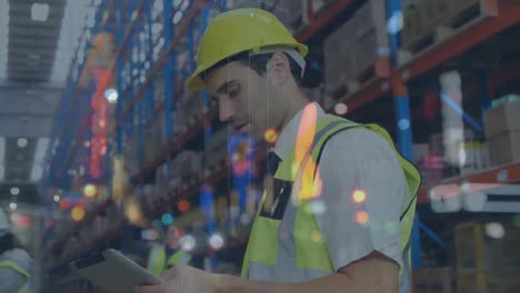 animación del procesamiento de datos financieros sobre el trabajo humano en el almacén
