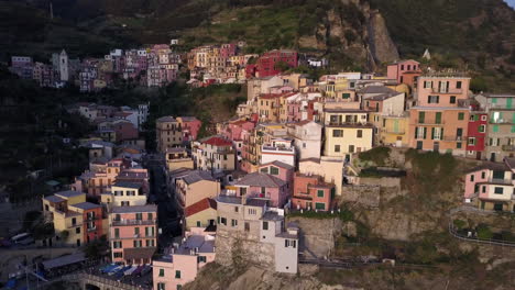manarola en cinque terre, italia, vista desde el aire
