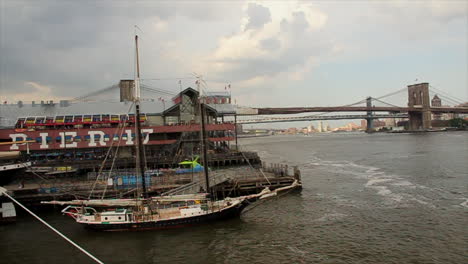 Estas-Son-Imágenes-Del-Muelle-17-Ubicado-En-South-Street-Seaport-En-Nueva-York.