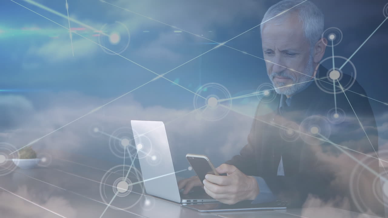 red de conexiones sobre un empresario caucásico usando un teléfono inteligente contra las nubes en el cielo