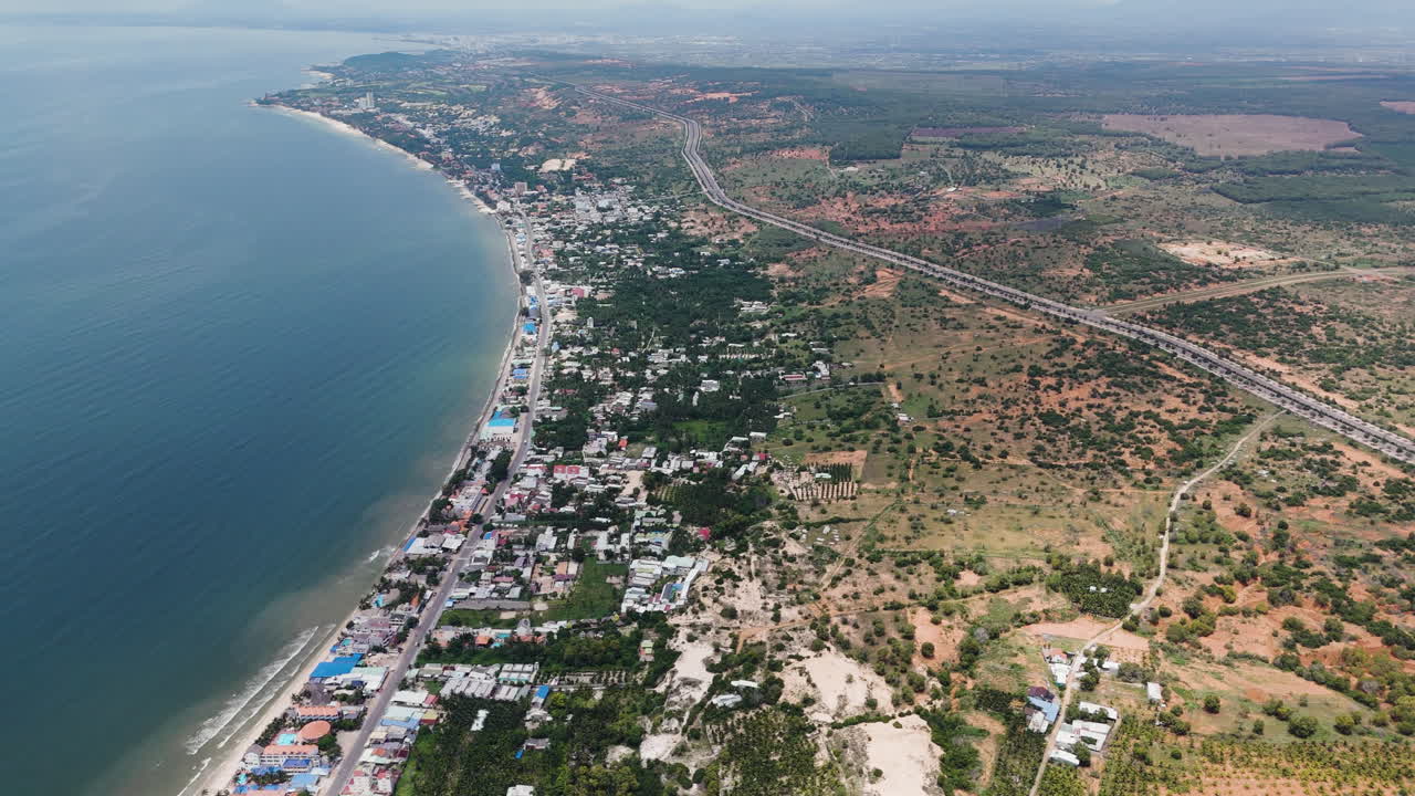 municipio de ne mui y playa con paisaje de vietnam vista aérea