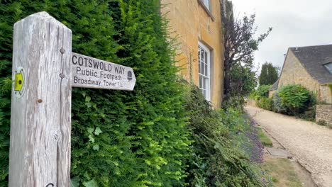 Cotswold-Way-public-footpath-signpost-showing-direction-Broadway-tower---England,-UK