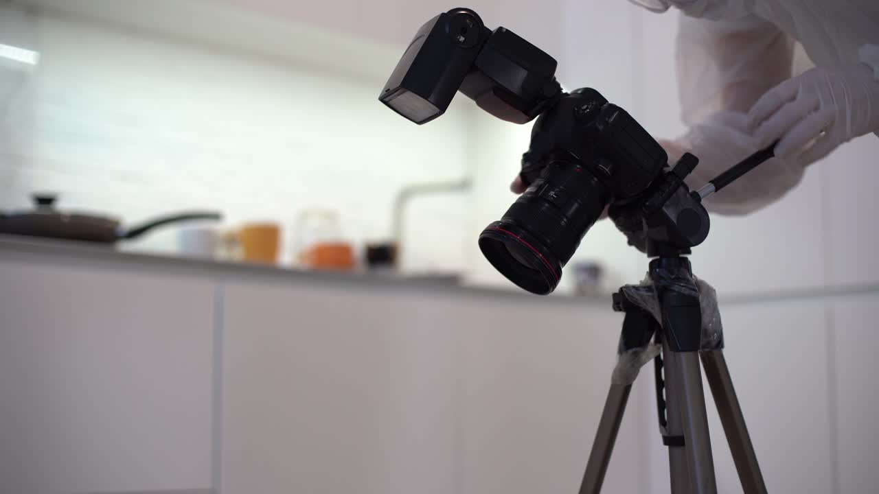 fotógrafo da polícia da cena do crime, cientista forense, homicídio, recolha provas.