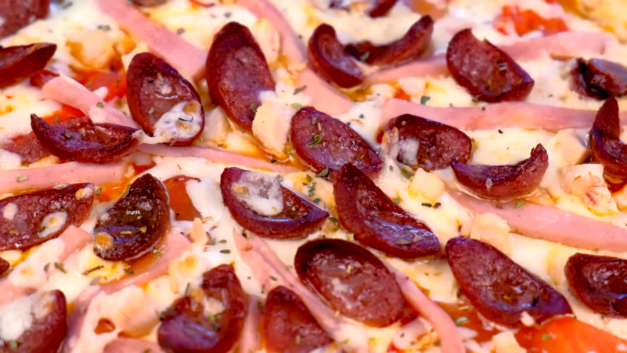 피자, 흡연 소시지, 햄과 치즈, 클로즈업 뷰