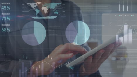 animación del procesamiento de datos estadísticos sobre la sección media de una mujer que usa una tableta digital en la oficina