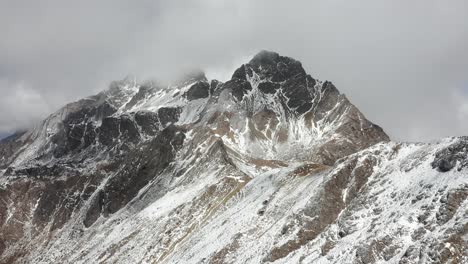 hermoso pico de la montaña shanzidou, jade dragon mountain china, antena panorámica