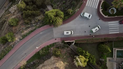 Wohnmobil-Wendet-Auf-Der-Straße-In-Málaga,-Spanien