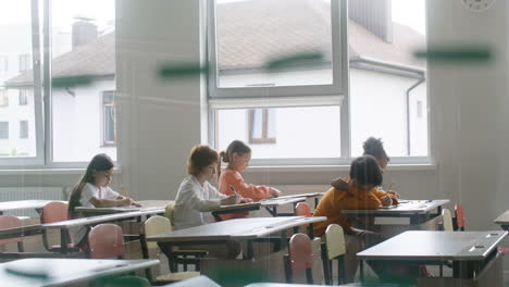 estudiantes en el aula.