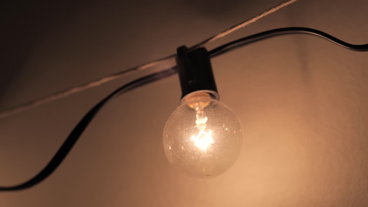 교수형 실내 문자열 빛 장식 가까이