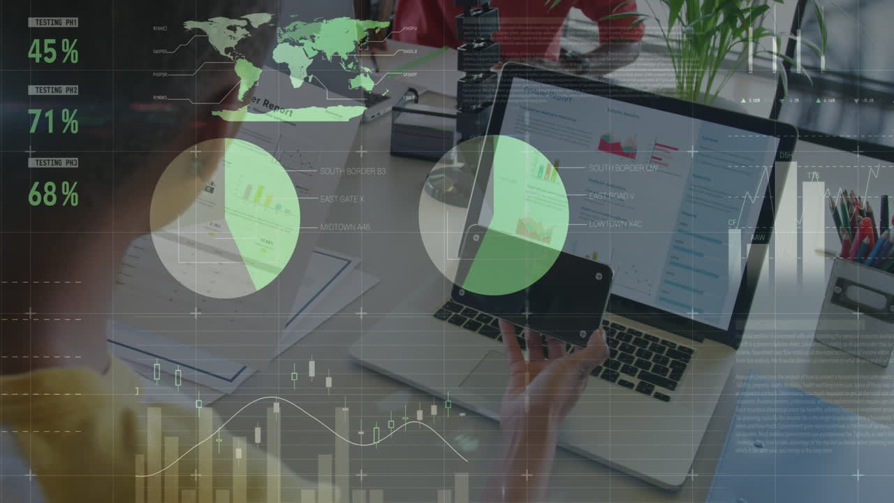 animación del procesamiento de datos estadísticos sobre una mujer de negocios afroamericana en el cargo