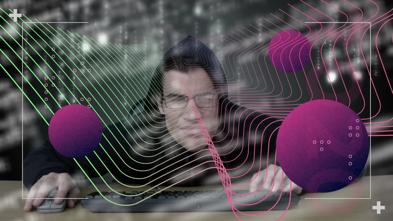 animación de globos y procesamiento de datos sobre hacker con teclado de computadora
